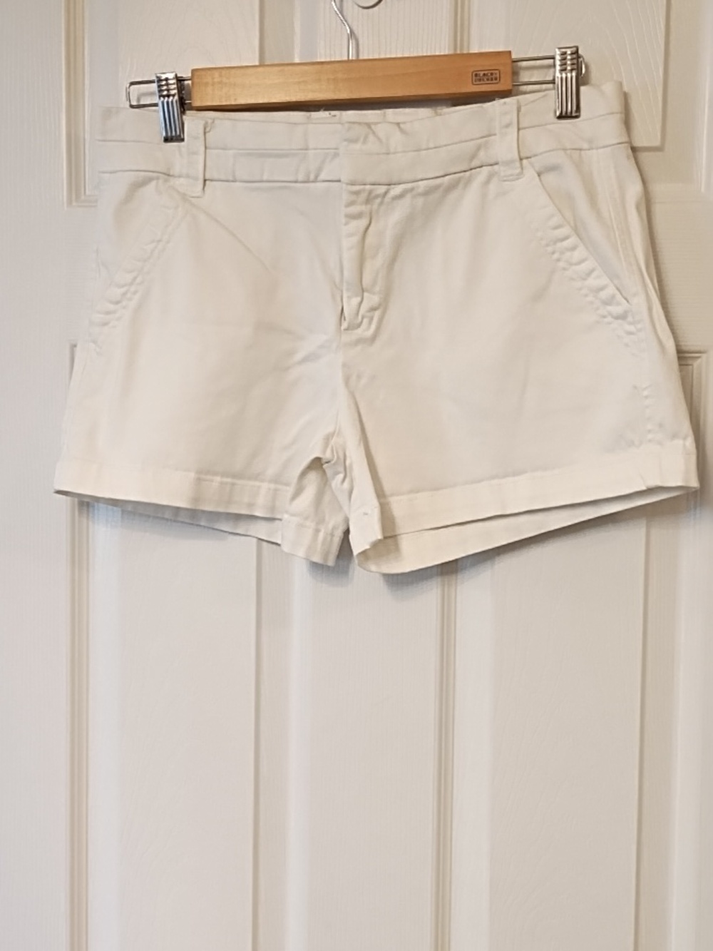 Tinsel Womens Flat Front Chino White Shorts Size 28